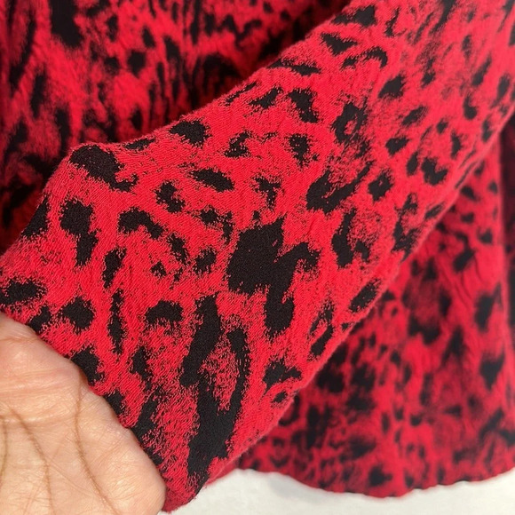 Chico’s Women’s Size 3 Pullover Sweater Animal Print Red Black Mature Holiday - Picture 3 of 7